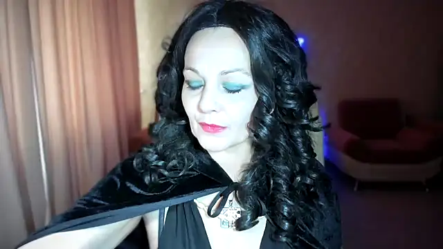 Snapshot of WitchBlueRose chatting on 10/11/25, 12:17 WitchBlueRose online show from 10/11/25, 12:17