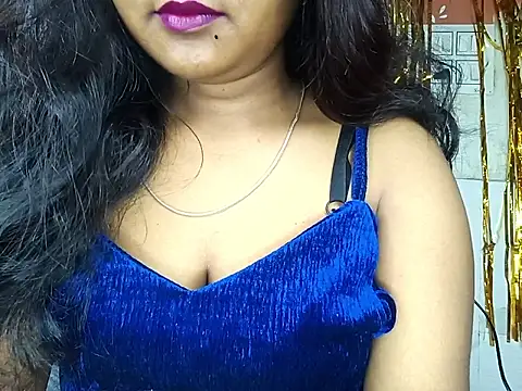 Snapshot of Muktha chatting on 10/13/25, 02:24 Muktha online show from 10/13/25, 02:24