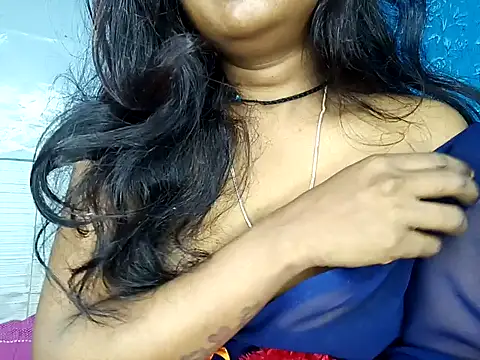 Snapshot of Muktha chatting on 11/20/25, 12:33 Muktha online show from 11/20/25, 12:33