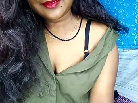 Snapshot of Muktha chatting on 11/02/25, 02:27 Muktha online show from 11/02/25, 02:27