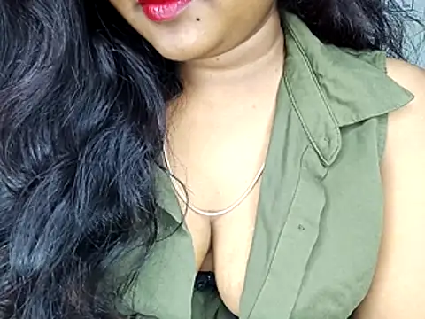 Snapshot of Muktha chatting on 10/19/25, 05:26 Muktha online show from 10/19/25, 05:26