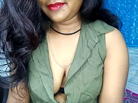 Snapshot of Muktha chatting on 11/17/25, 02:37 Muktha online show from 11/17/25, 02:37