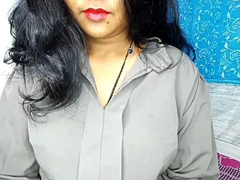 Snapshot of Muktha chatting on 12/15/25, 02:39 Muktha online show from 12/15/25, 02:39