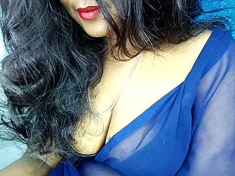 Snapshot of Muktha chatting on 10/24/25, 04:33 Muktha online show from 10/24/25, 04:33