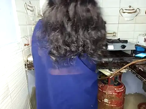 Snapshot of Muktha chatting on 11/22/25, 02:27 Muktha online show from 11/22/25, 02:27