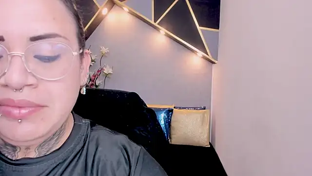 Snapshot of brigittemiller chatting on 06/12/26, 01:36 brigittemiller online show from 06/12/26, 01:36