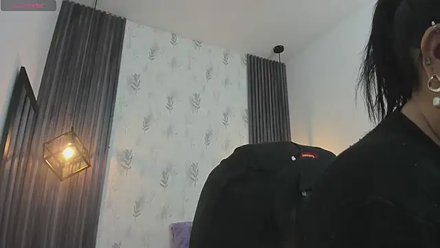 Snapshot of brigittemiller chatting on 12/14/25, 04:45 brigittemiller online show from 12/14/25, 04:45