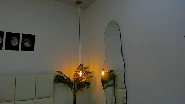 zoe rivers online show from 11/04/25, 12:03