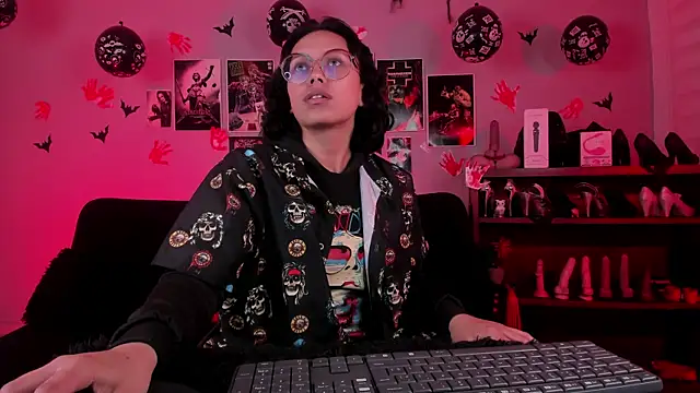 lilith-deveraux online show from 11/24/25, 03:28