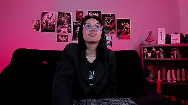 lilith-deveraux online show from 10/30/25, 04:04