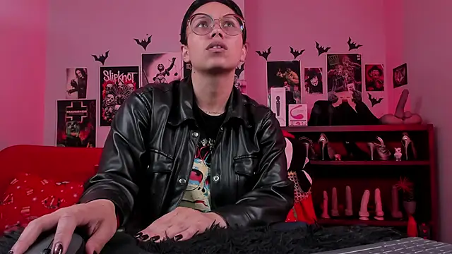 lilith-deveraux online show from 12/04/25, 04:50