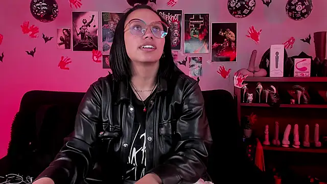 lilith-deveraux online show from 11/21/25, 04:39