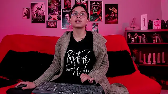 lilith-deveraux online show from 10/21/25, 02:38