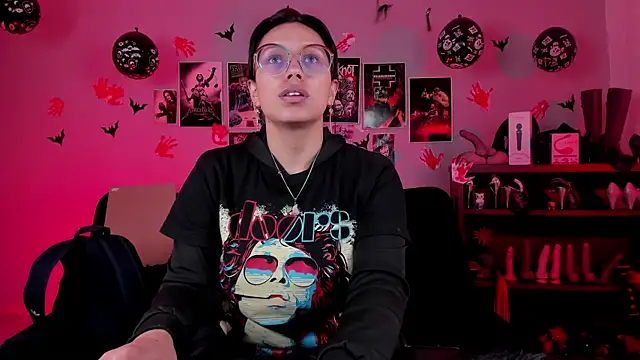 lilith-deveraux online show from 11/19/25, 02:39