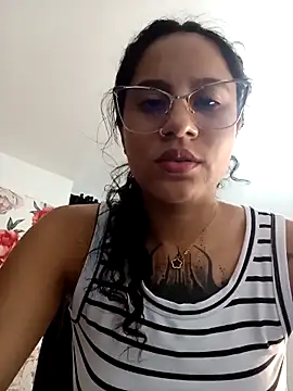 Snapshot of Karii-R chatting on 04/30/26, 04:47 Karii-R online show from 04/30/26, 04:47
