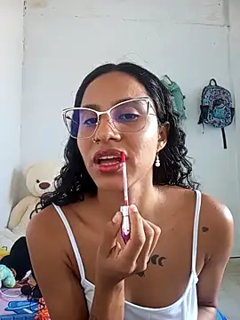 Snapshot of Karii-R chatting on 09/10/25, 05:45 Karii-R online show from 09/10/25, 05:45