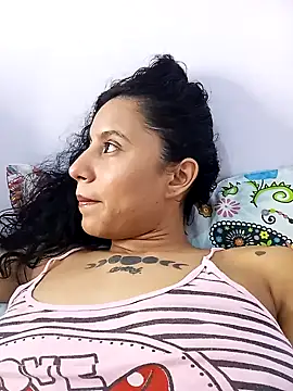 Snapshot of Karii-R chatting on 02/28/25, 04:43 Karii-R online show from 02/28/25, 04:43