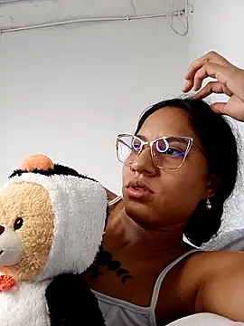 Karii-R online show from 12/18/25, 11:25