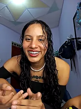 Snapshot of Karii-R chatting on 03/05/25, 07:17 Karii-R online show from 03/05/25, 07:17