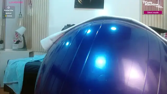 Snapshot of virtual_charm chatting on 11/15/25, 12:31 virtual charm online show from 11/15/25, 12:31