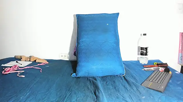 Arantza Hill online show from 10/31/25, 10:49