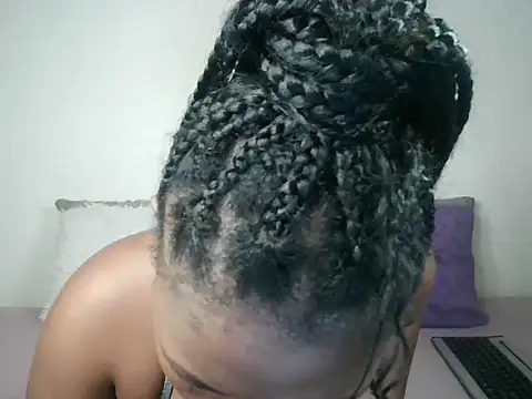 Snapshot of Thickqueenxxx chatting on 10/02/25, 06:17 Thickqueenxxx online show from 10/02/25, 06:17