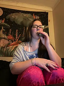 Snapshot of trippykittyyy chatting on 01/11/25, 04:27 trippykittyyy online show from 01/11/25, 04:27