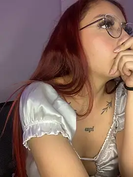Snapshot of _charlott_dm chatting on 02/04/25, 09:31 charlott dm online show from 02/04/25, 09:31
