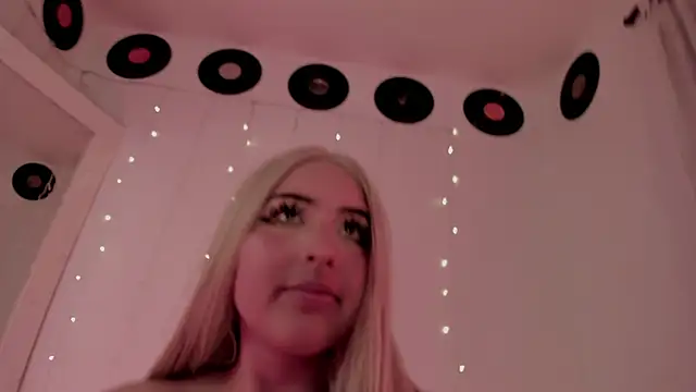  dahian14  online show from 10/20/25, 04:25