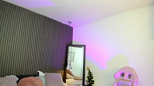 Axel brunette1 online show from 12/19/25, 08:00