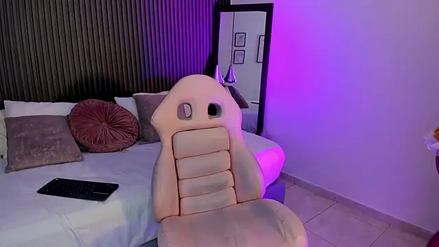 Axel brunette1 online show from 11/21/25, 07:35