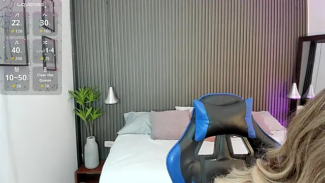 Axel brunette1 online show from 04/15/26, 08:31