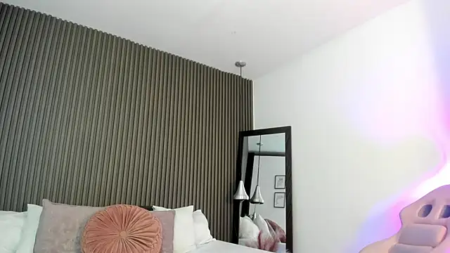 Axel brunette1 online show from 09/28/25, 08:49