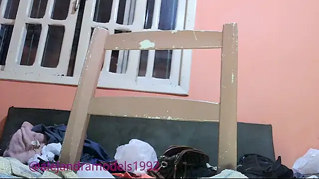 alejandra01 online show from 05/13/26, 07:15