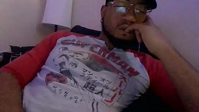 Snapshot of KySir1990 chatting on 10/07/25, 12:33 KySir1990 online show from 10/07/25, 12:33