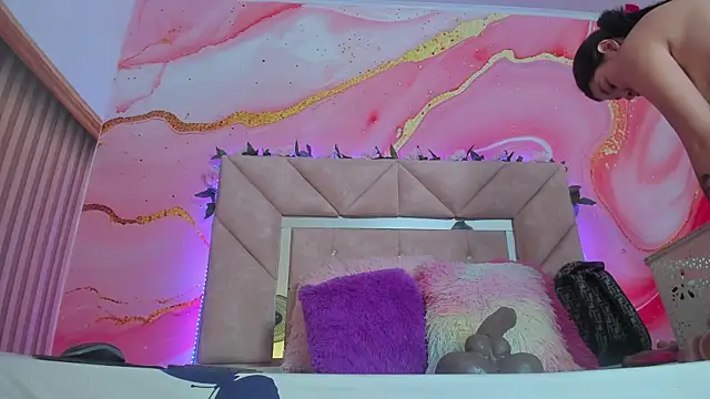 Taylor  cooper online show from 11/05/25, 06:33