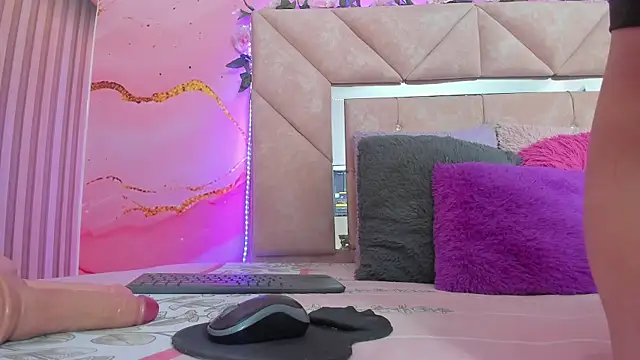 Taylor  cooper online show from 11/26/25, 06:52