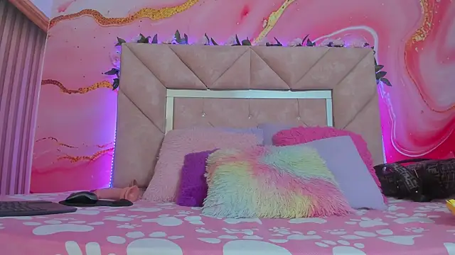 Taylor  cooper online show from 10/24/25, 06:40