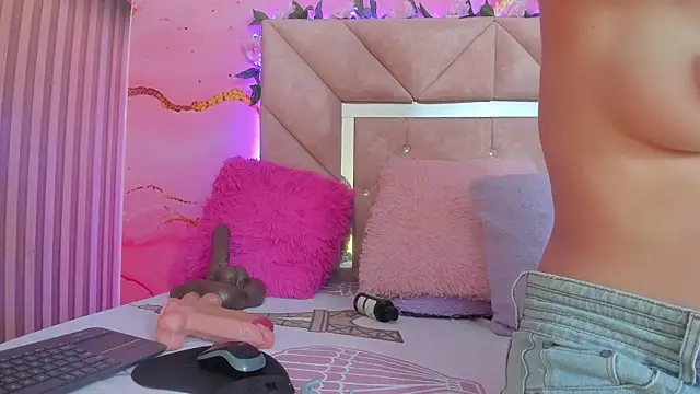 Taylor  cooper online show from 10/23/25, 06:28