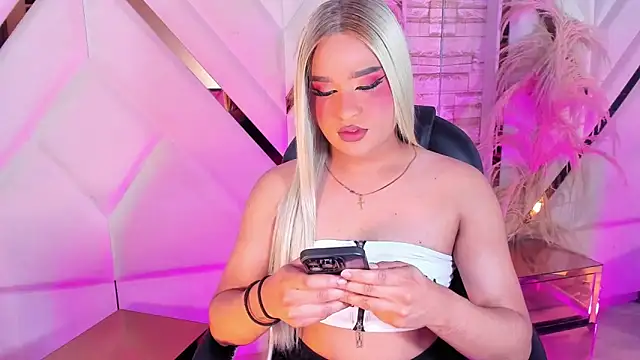 Snapshot of Elody_Preysler69 chatting on 01/17/26, 04:49 Elody Preysler69 online show from 01/17/26, 04:49