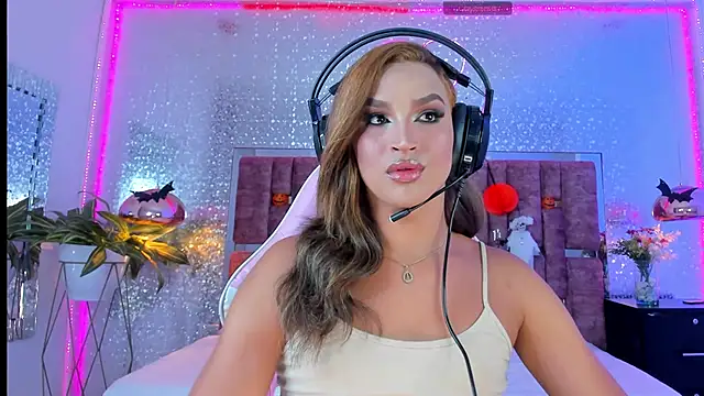 Snapshot of KylieVictoria chatting on 10/20/25, 04:25 KylieVictoria online show from 10/20/25, 04:25
