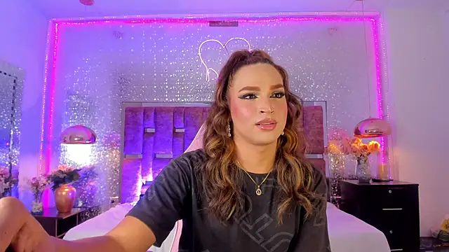 KylieVictoria online show from 11/25/25, 03:40