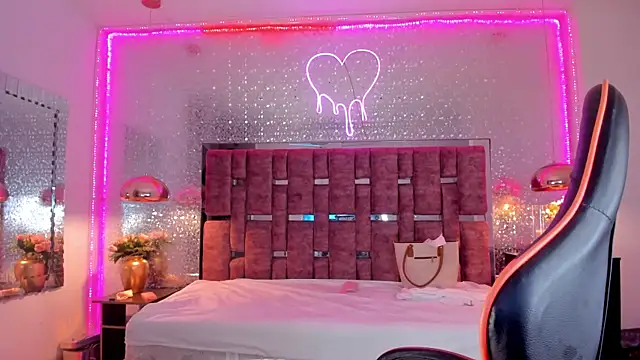 KylieVictoria online show from 11/03/25, 04:28