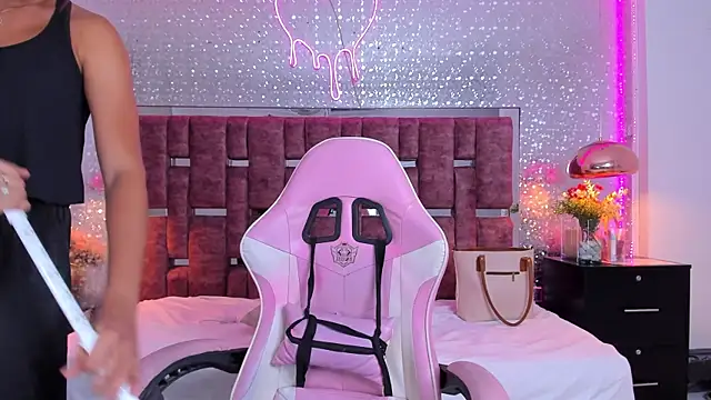 KylieVictoria online show from 11/09/25, 05:00