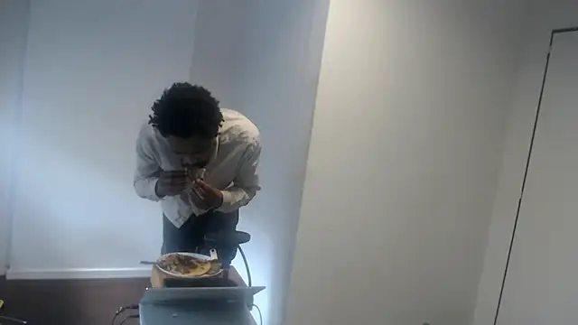 Snapshot of Mastertopdome chatting on 10/12/25, 12:50 Mastertopdome online show from 10/12/25, 12:50