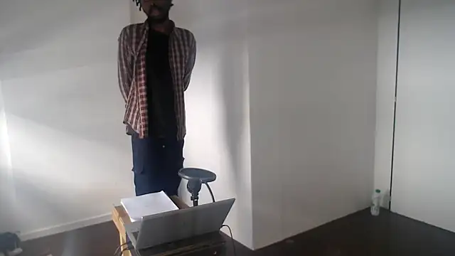 Snapshot of Mastertopdome chatting on 11/17/25, 05:28 Mastertopdome online show from 11/17/25, 05:28