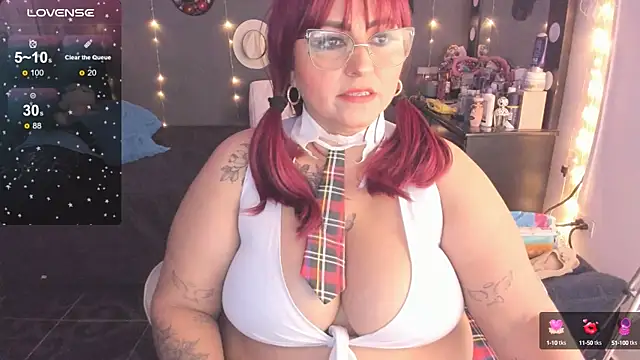 Snapshot of Ivonnee__ chatting on 02/21/25, 02:17 Ivonnee online show from 02/21/25, 02:17