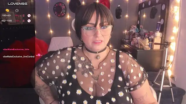 Snapshot of Ivonnee__ chatting on 03/11/25, 04:30 Ivonnee online show from 03/11/25, 04:30