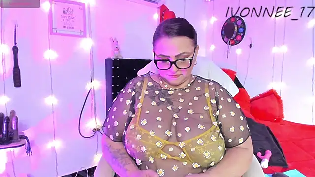 Ivonnee   online show from 03/17/26, 02:36