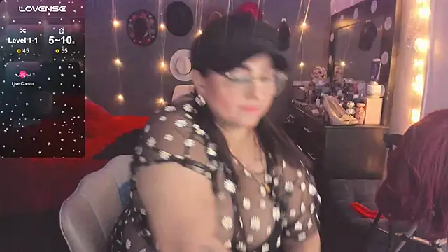 Snapshot of Ivonnee__ chatting on 03/05/25, 04:56 Ivonnee online show from 03/05/25, 04:56